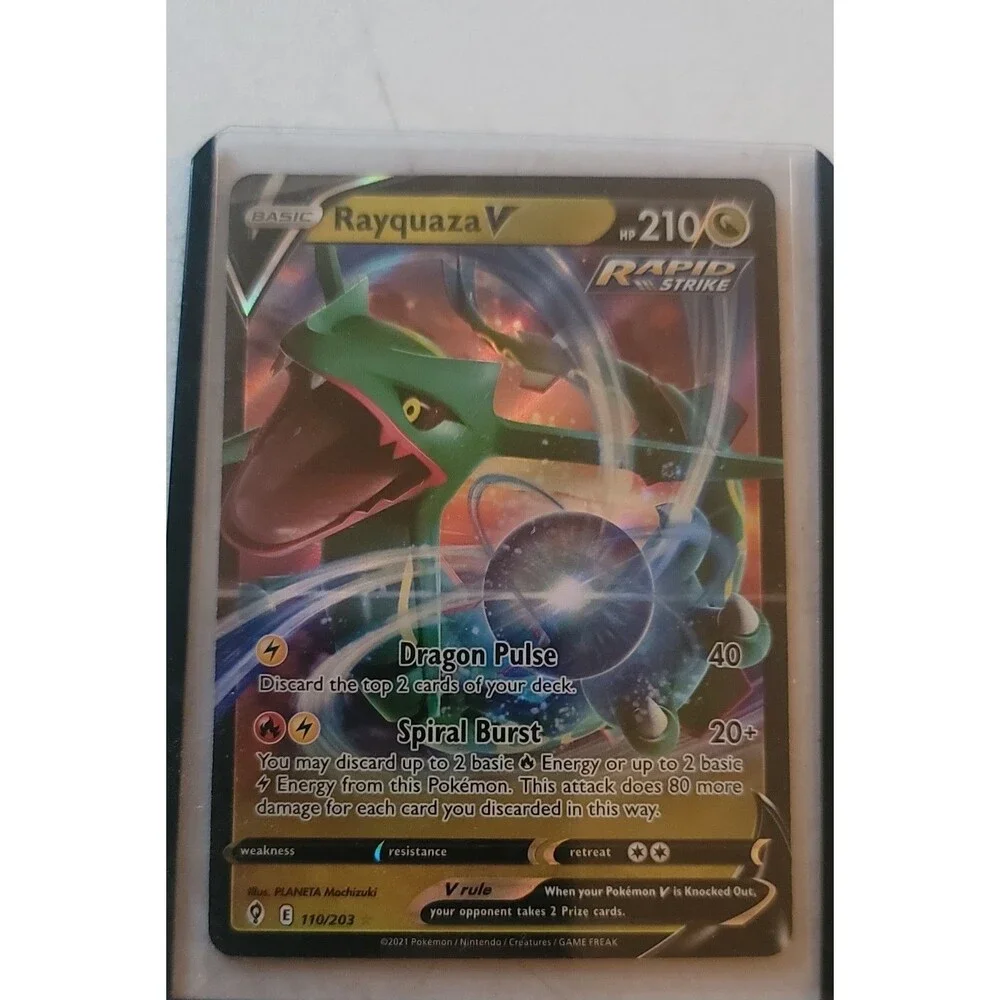 Rayquaza V 110/203 SWSH07: Evolving Skies Holo